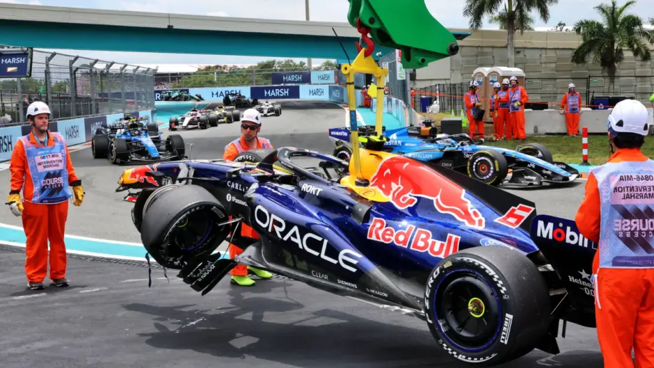 Isack Hadjar crash in 2026 Miami GP
